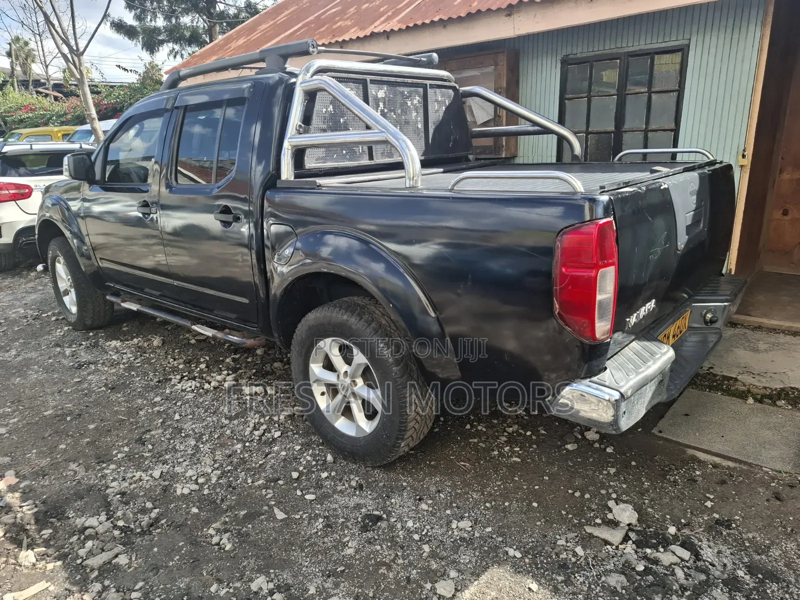 Nissan Navara 2010 Black