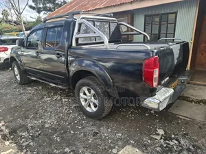 Nissan Navara 2010 Black
