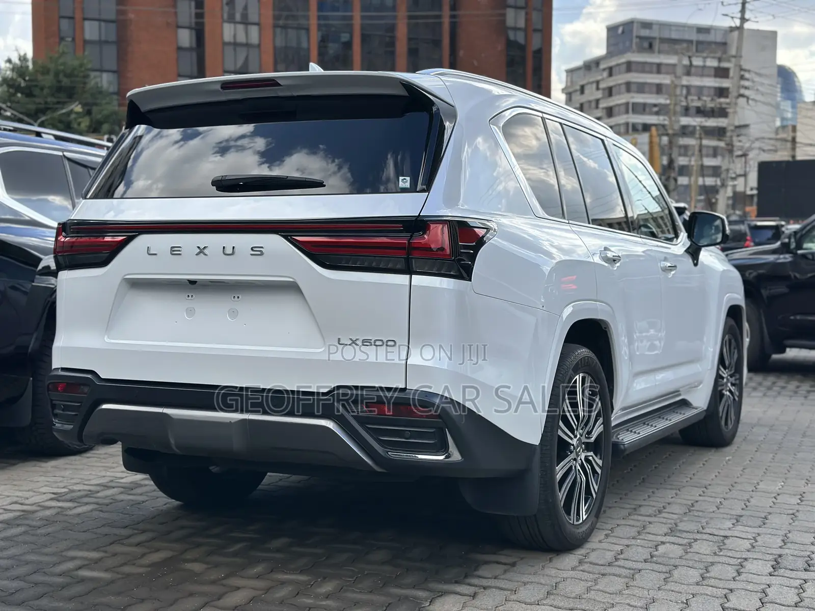 Lexus LX 600 2022 White