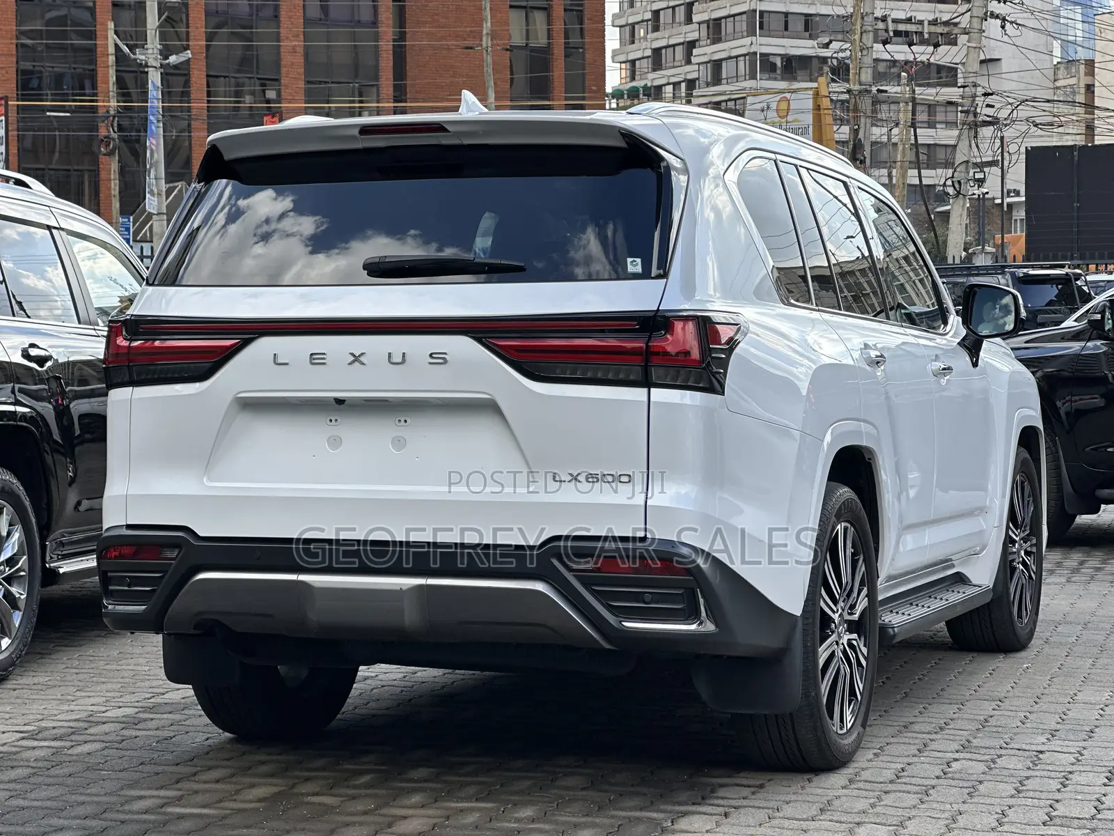 Lexus LX 600 2022 White