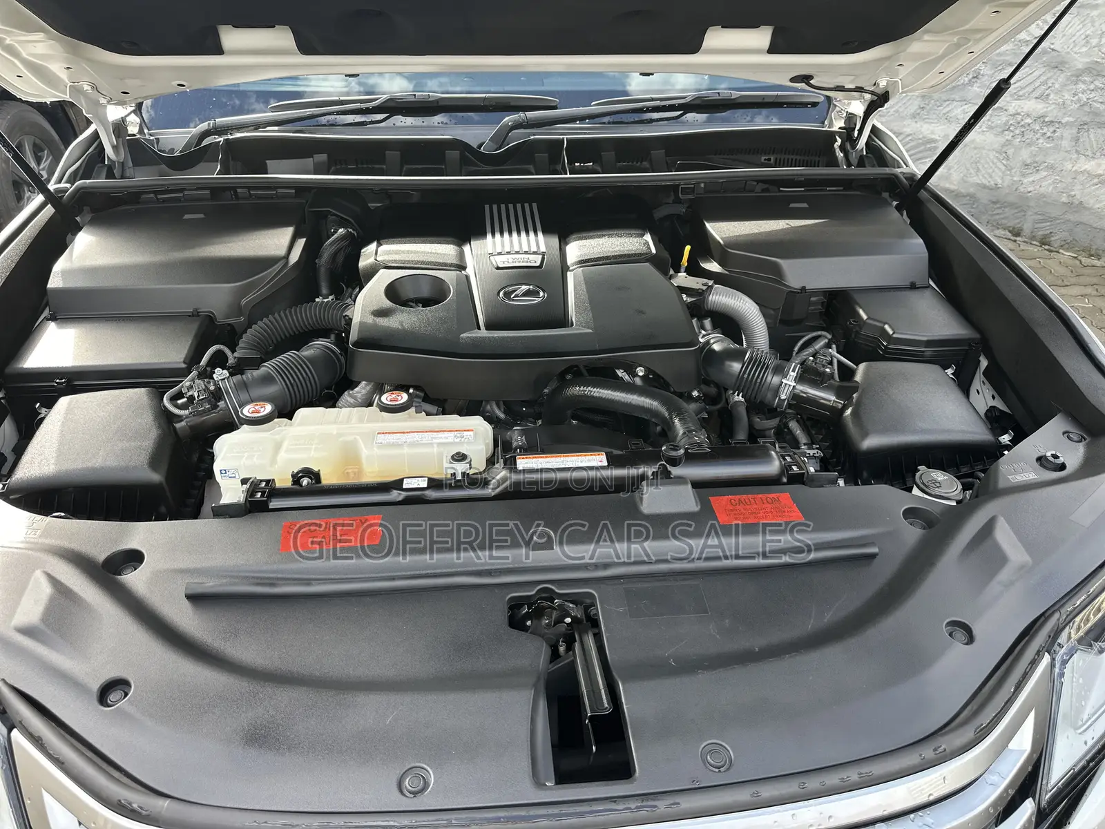 Lexus LX 600 2022 White