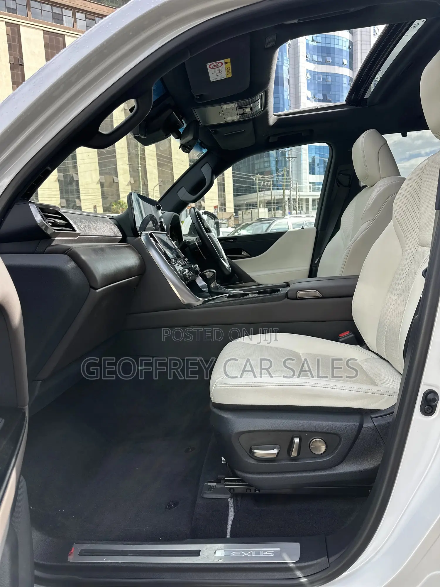 Lexus LX 600 2022 White