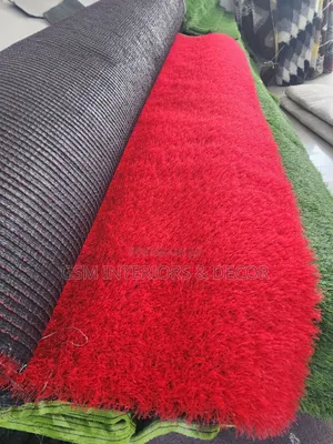 Plain Red Grass Carpets Available for Suplly and Events