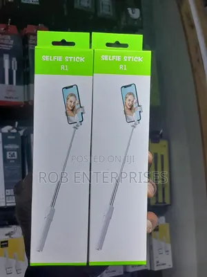 R1 Selfie Sticks