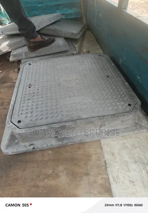 Road Manhole Cover 600 by 600 - Lockable 40t