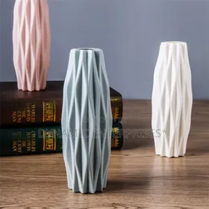 *Nordic Unbreakable Wavy Vase- Plastic*
 
Color: White 
Size: 18cm