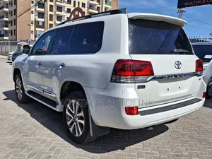 Toyota Land Cruiser 4.6 V8 ZX 2019 Pearl