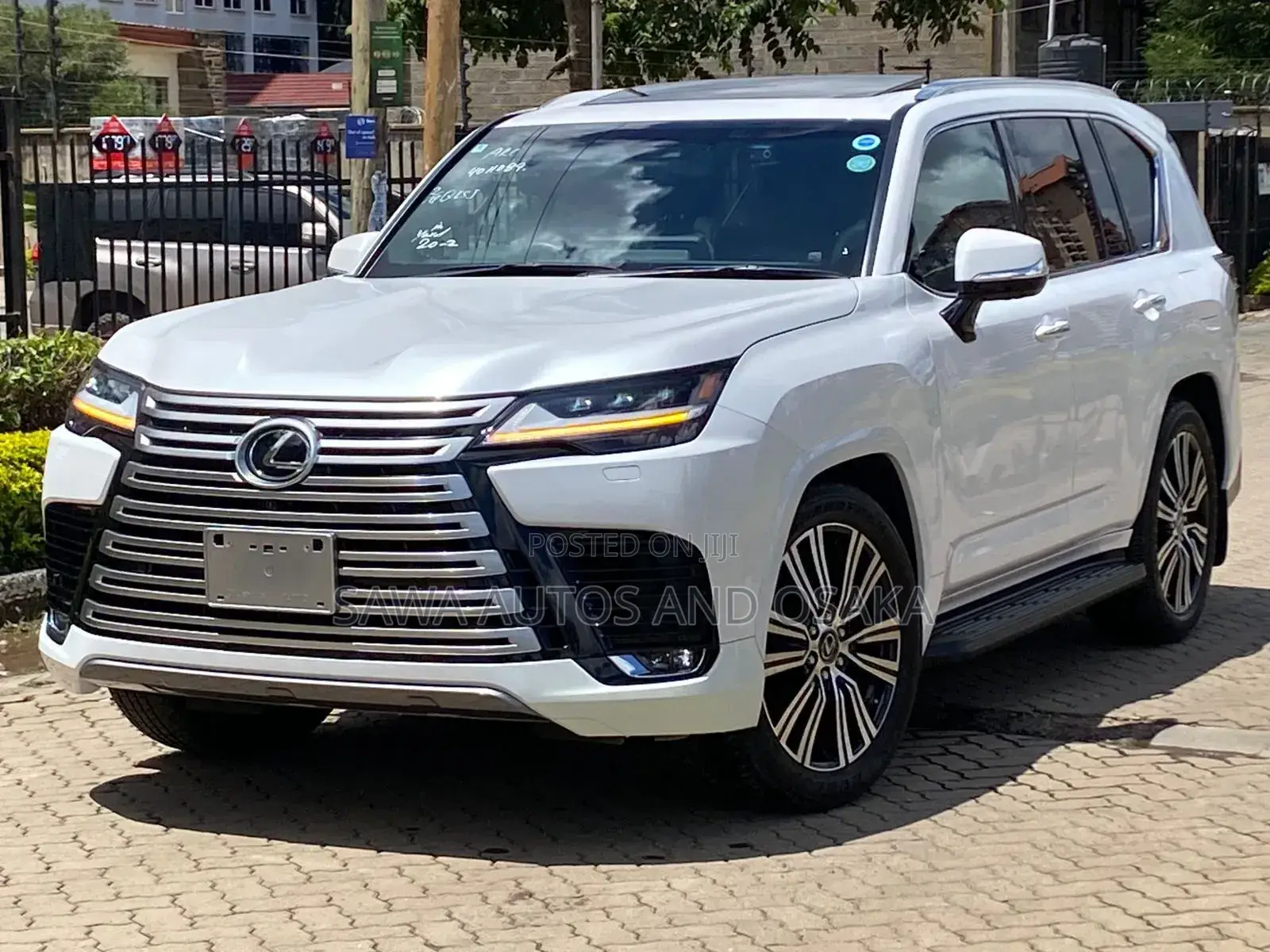 Lexus LX 2022 White