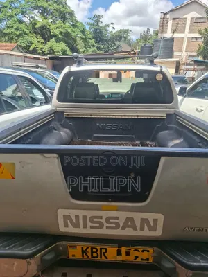 Nissan Navara 2011 Silver
