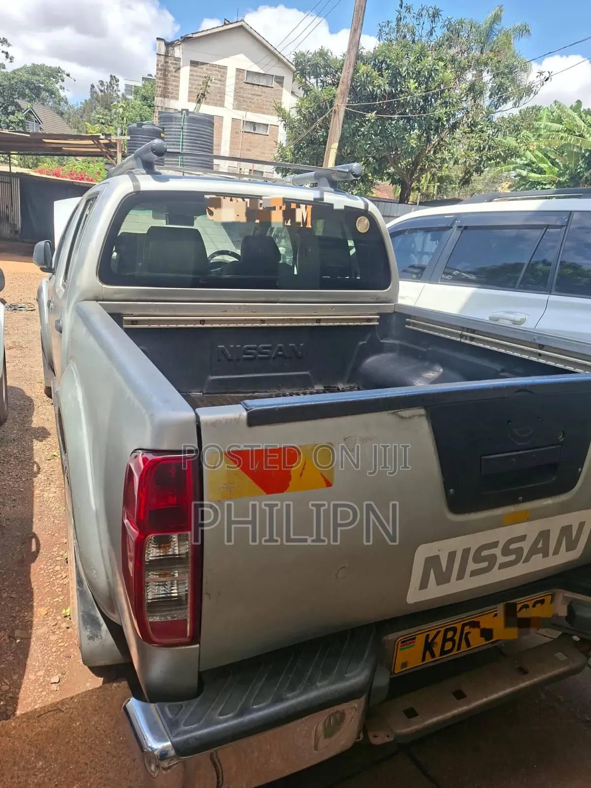 Nissan Navara 2011 Silver