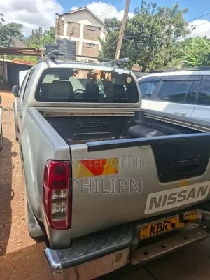 Nissan Navara 2011 Silver