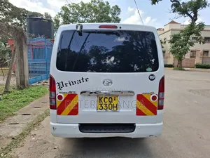 Toyota HiAce 2011 White