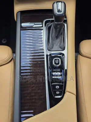 Volvo XC90 T5 Momentum AWD 2019 Black