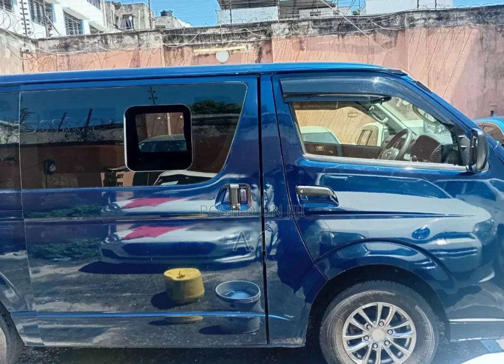Toyota HiAce 2019 Blue