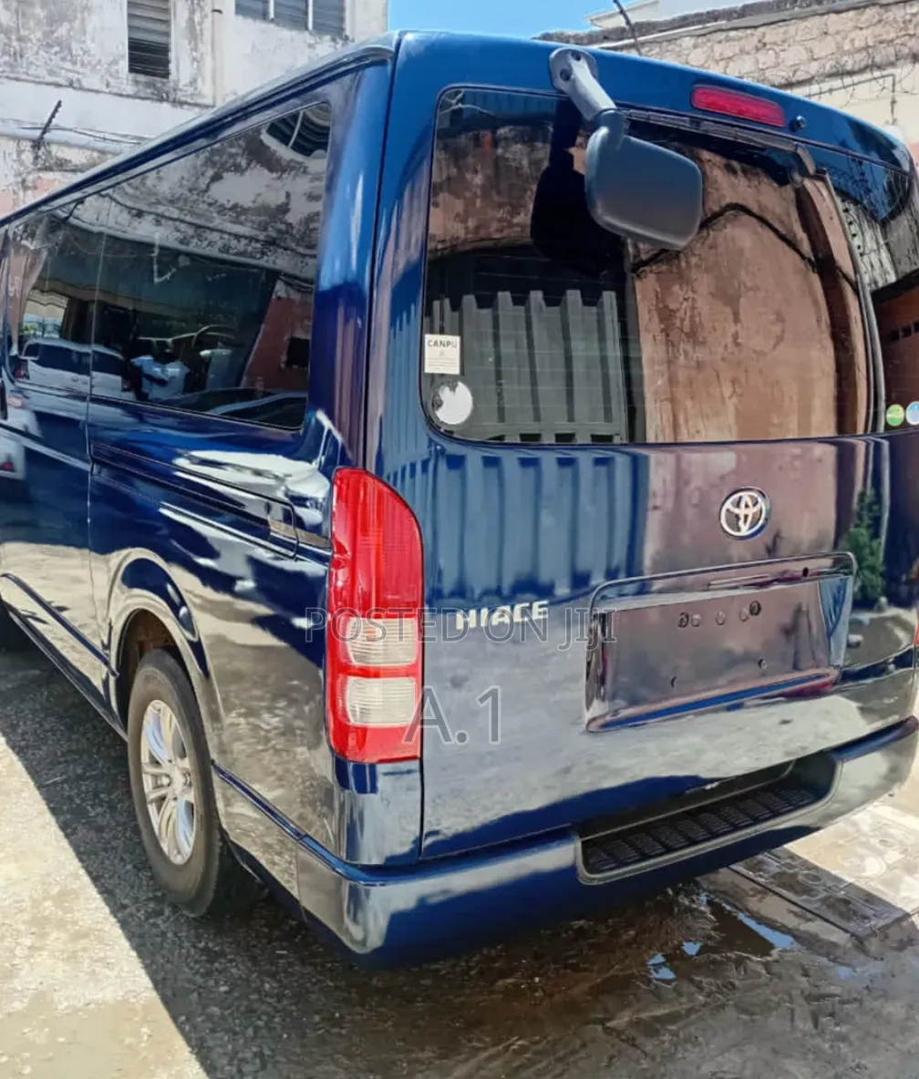 Toyota HiAce 2019 Blue