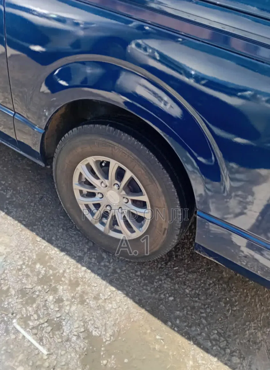 Toyota HiAce 2019 Blue