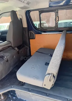 Toyota HiAce 2019 Blue