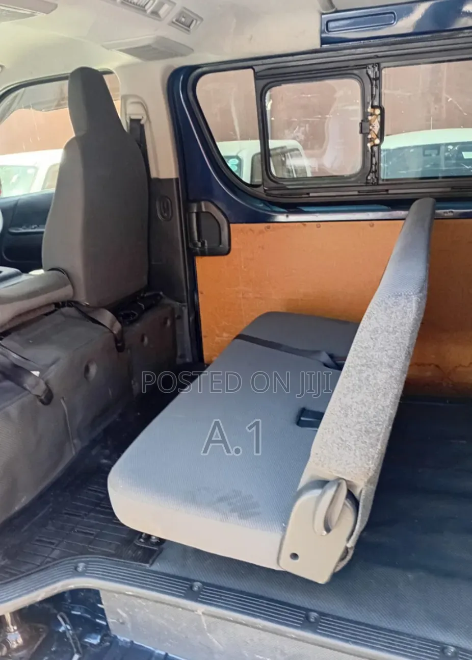 Toyota HiAce 2019 Blue