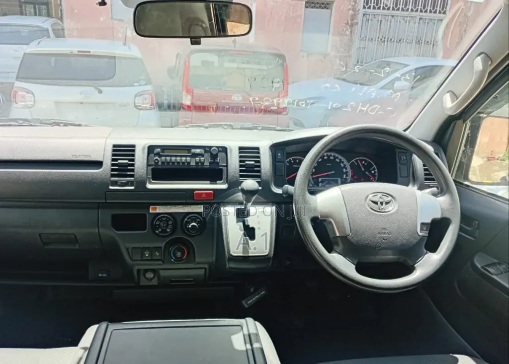 Toyota HiAce 2019 Blue
