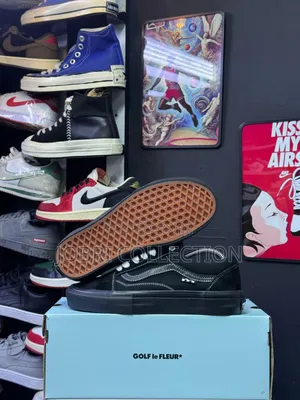 Black Vans Old Skool Skate Sneakers