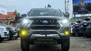 Toyota Hilux 2021 Green