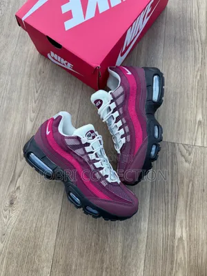 Kith X Nike Air Max 95 'El Dorado'
Sneakers