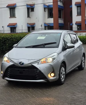Toyota Vitz 1.5 FWD Hybrid 5dr 2019 Silver