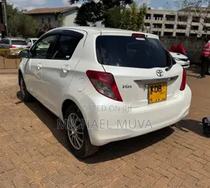 Toyota Vitz 1.3 FWD 5dr 2014 Pearl