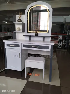 Stacked Mirror Make-Up Stand