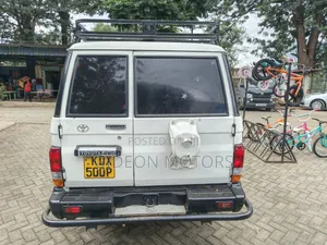 Toyota Land Cruiser 2011 White