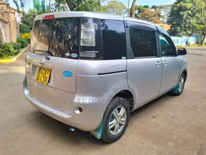 Toyota Sienta 1.5 FWD 2012 Silver
