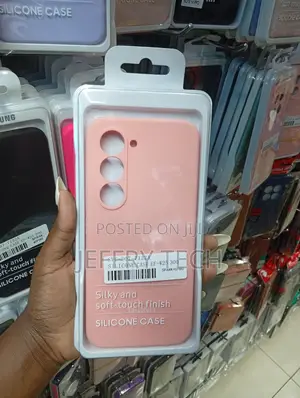 Samsung Galaxy S24 Light Pink Liquid Silicone Case