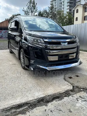 Toyota Noah 1.8 FWD Hybrid (7 seater) 2019 Black