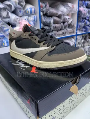 Jordan 1 Low Travis Scott Mocha ★ Sb Dunk Street Sneakers