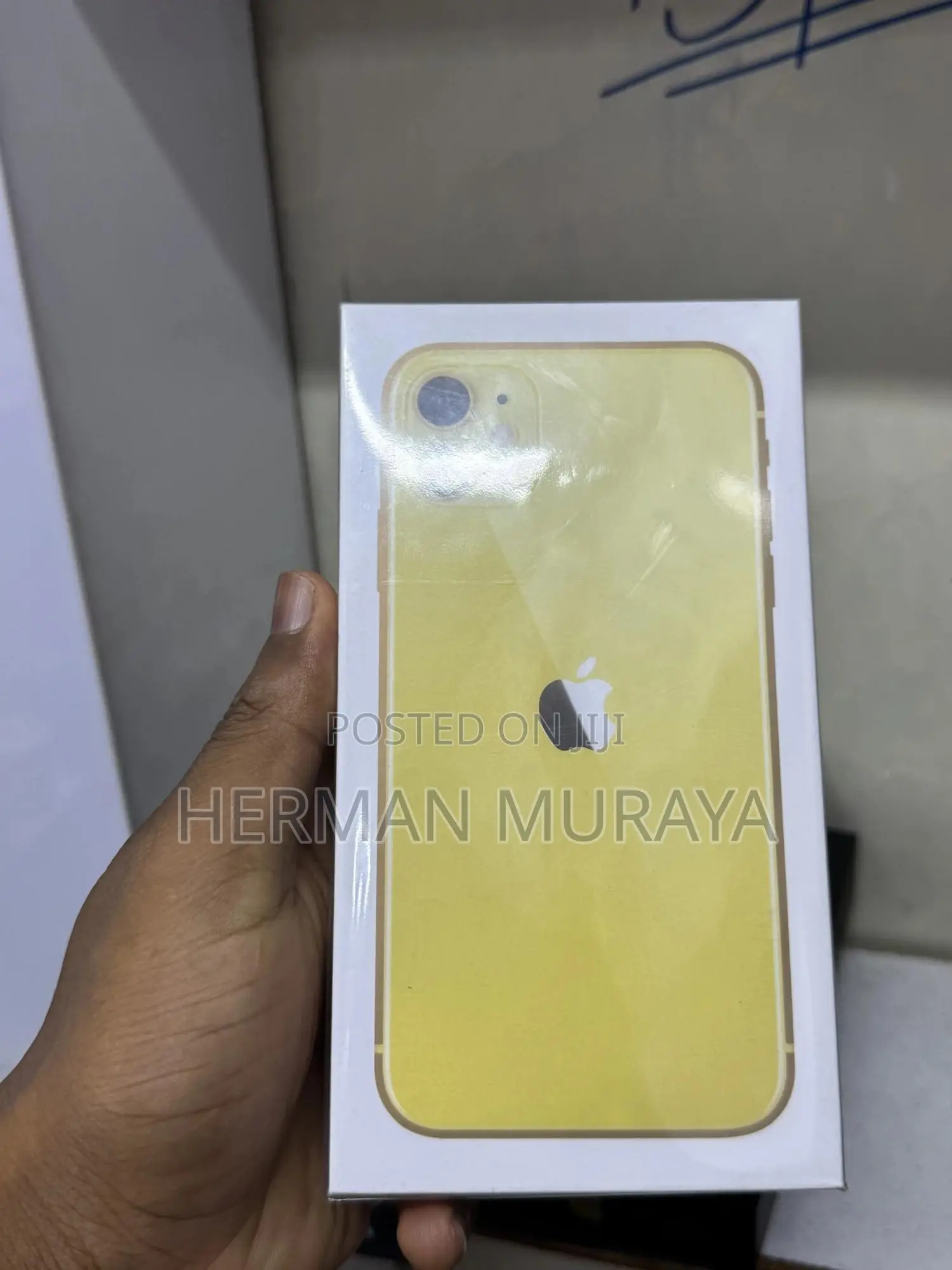 New Apple iPhone 11 128 GB Yellow