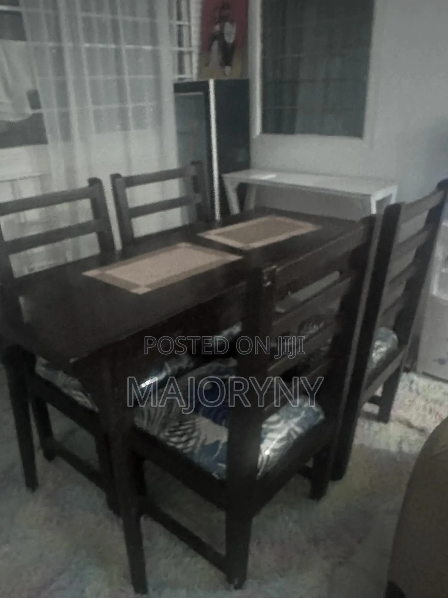 4 Seater Dinning Table