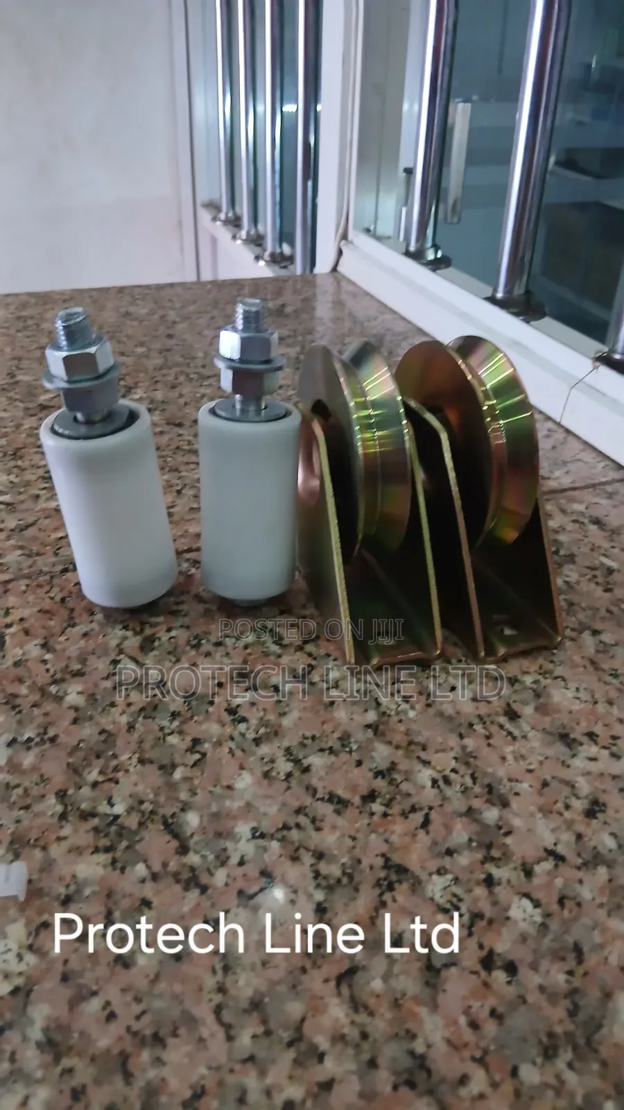 V Groove Gate Rollers With Gate Guides