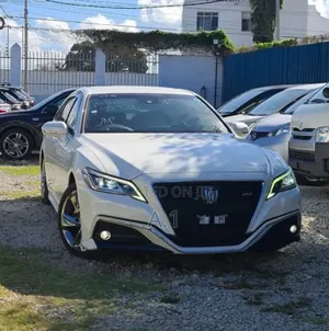 Toyota Crown 2019 Pearl