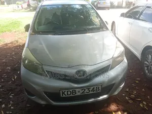 Toyota Vitz 2013 Silver