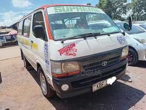 Toyota HiAce 2003 White