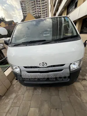 Toyota HiAce 2019 White