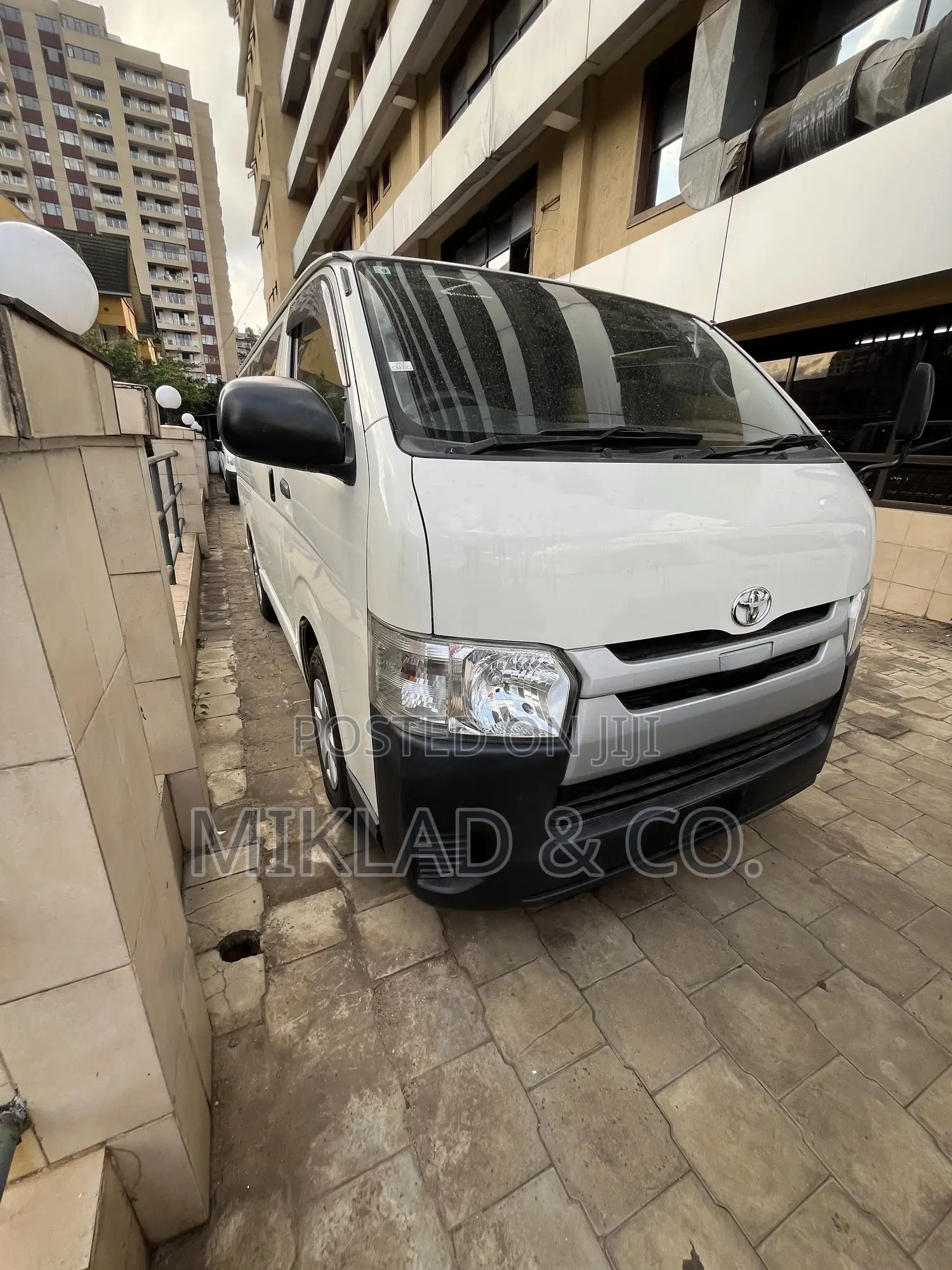 Toyota HiAce 2019 White