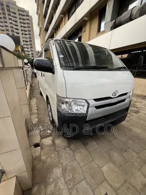 Toyota HiAce 2019 White