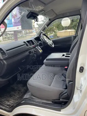 Toyota HiAce 2019 White