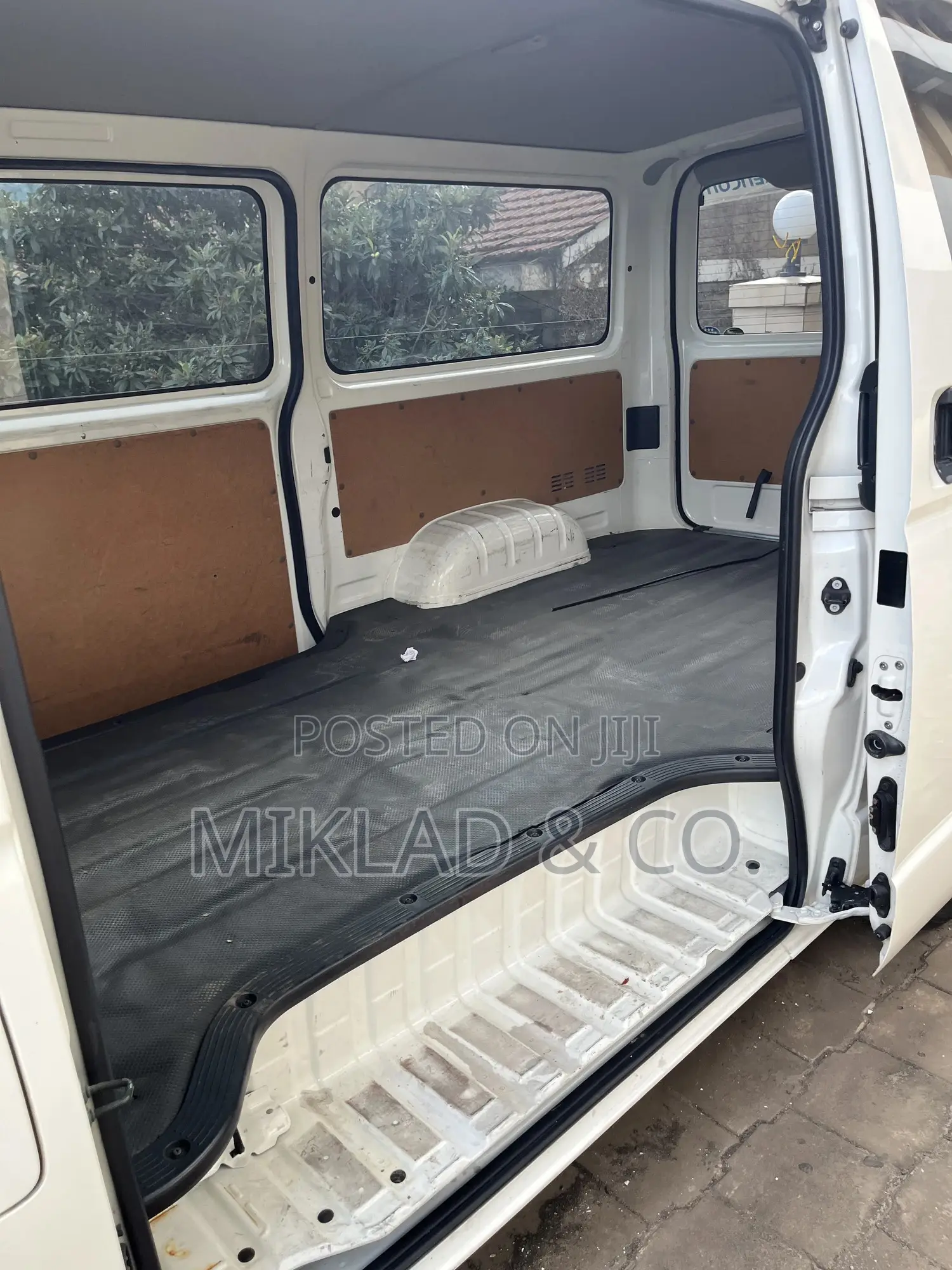 Toyota HiAce 2019 White