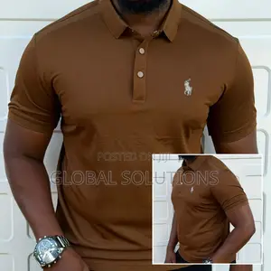 Ralph Lauren Polo Shirt With a Textured Panel Detail on the Shoulders