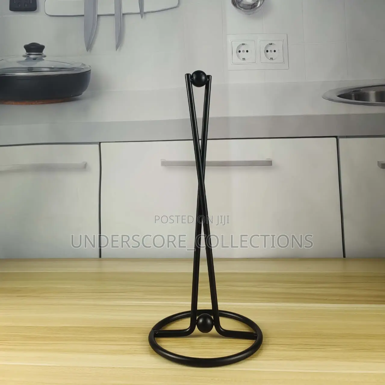 Vertical Iron Paper Towel Holder (3 Different Colors)
