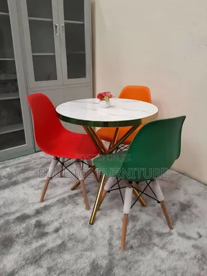 Round Dining Table With 3 Plastic Eames Chair