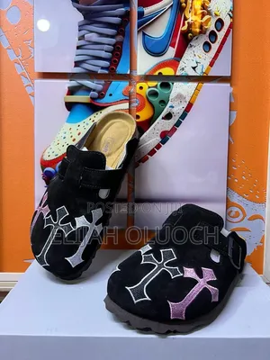 Hearts X Birkenstock Boston Clogs.
Sizes:38-45