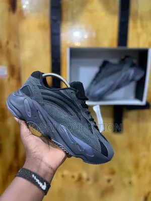 Designer Adidas Yeezy 700 Sneakers